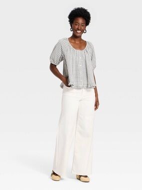 Universal Thread™ Women's Everyday High-Rise Wide Leg Jeans - White 6 or 14